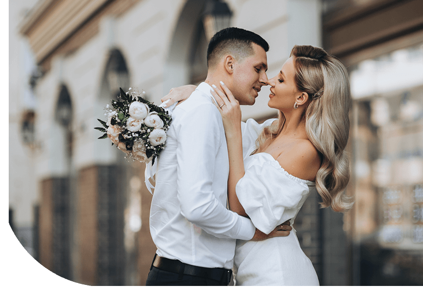 Zakochana para nowożeńców