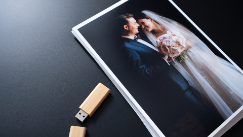 Czy papier fotograficzny ma znaczenie? Kiedy warto zamówić odbitki na jedwabnym papierze?