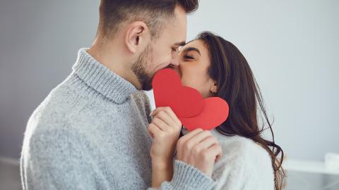 Romantyczna sesja zdjęciowa w domu - jak ją zorganizować