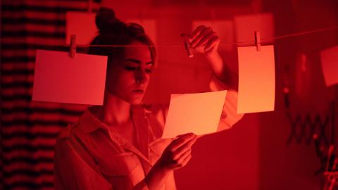 Domowa ciemnia fotograficzna – czego potrzebujesz?