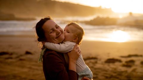 Jak pozować z dzieckiem? Wskazówki dla udanych zdjęć pełnych radości 