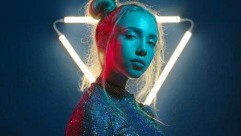 Neonowe fotografie. Kreuj magię za pomocą światła